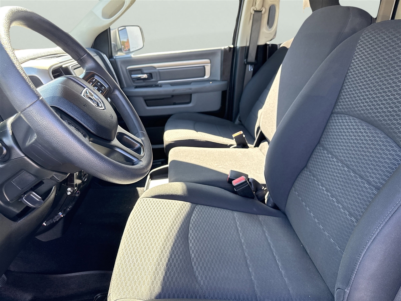 RAM 1500 Big Horn/Lone Star 4x4 Quad Cab 6'4" Box 2019