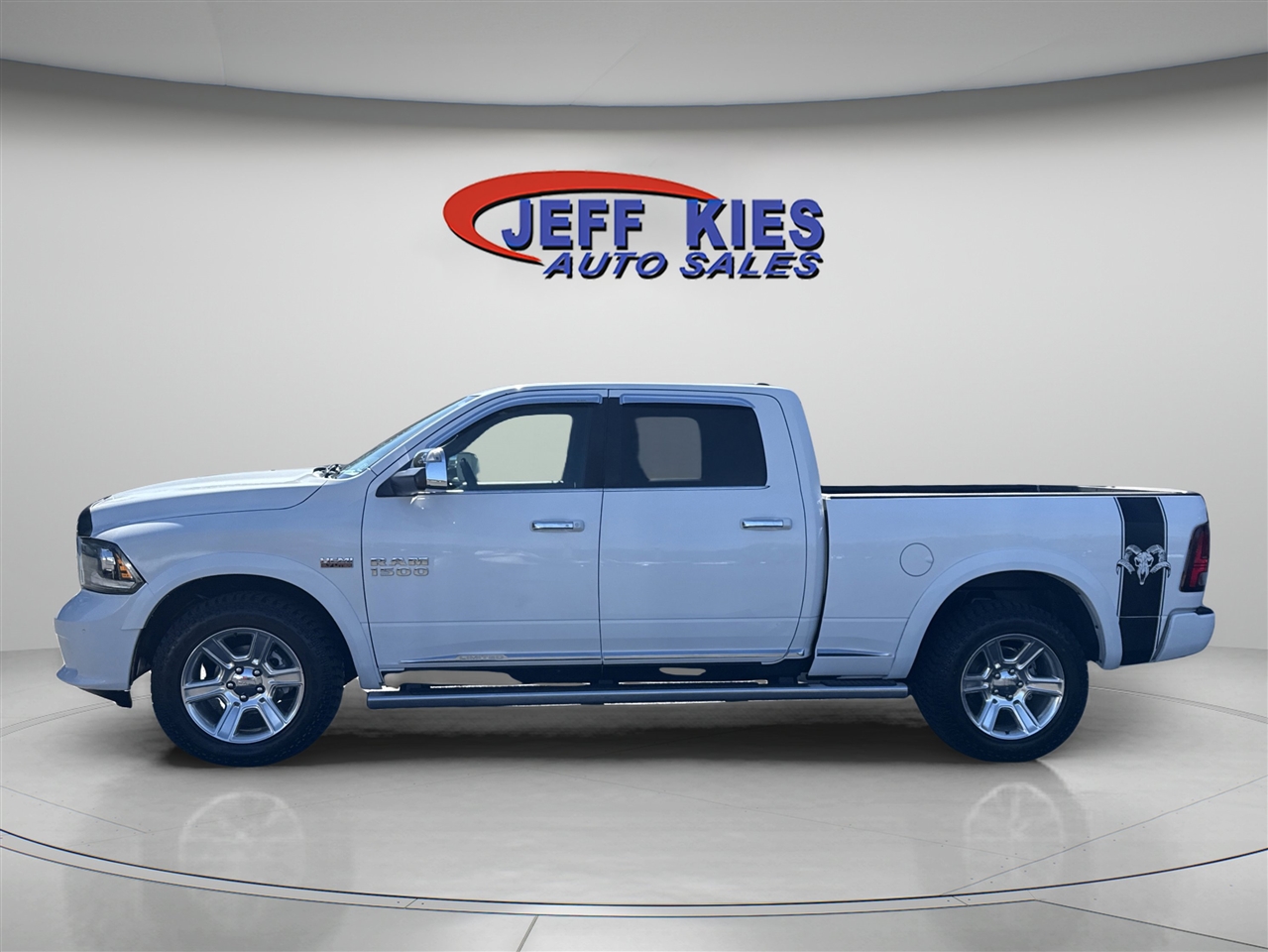 2016 Ram 1500 Limited photo 4