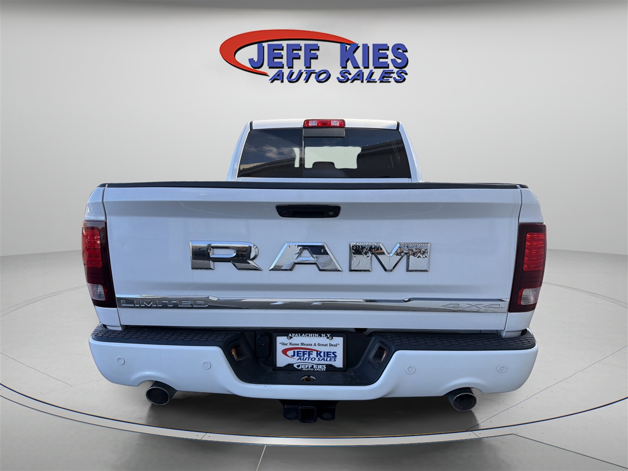 RAM 1500 4WD Crew Cab 149" Limited 2016