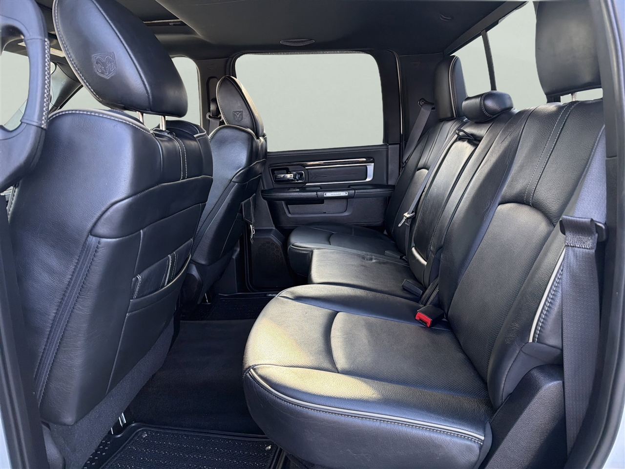 RAM 1500 4WD Crew Cab 149" Limited 2016