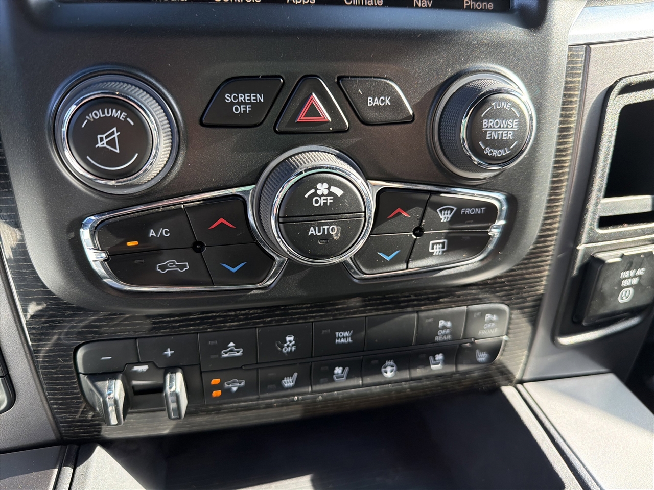 RAM 1500 4WD Crew Cab 149" Limited 2016