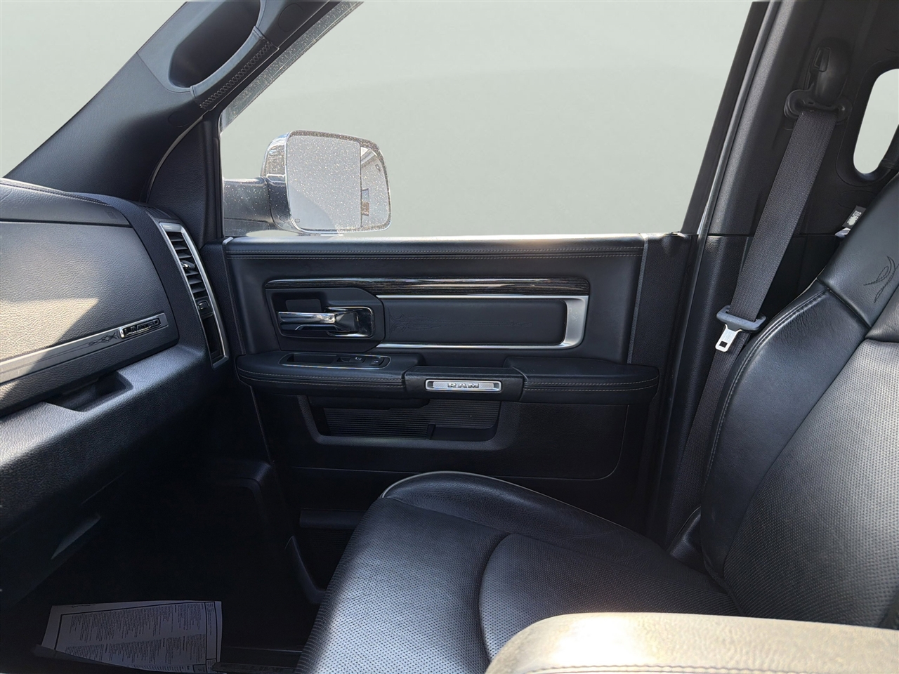 RAM 1500 4WD Crew Cab 149" Limited 2016