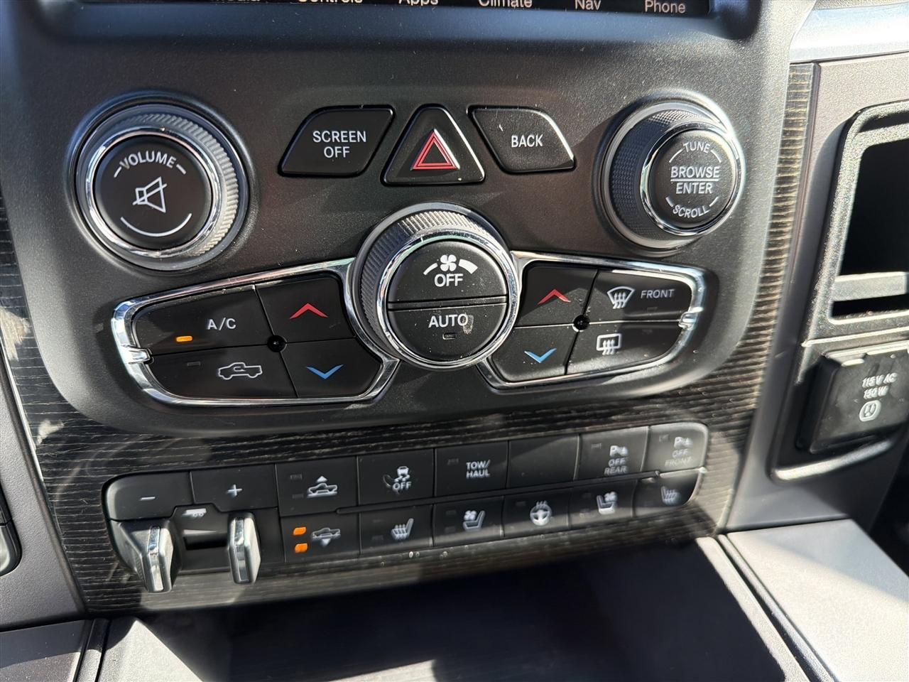 RAM 1500 4WD Crew Cab 149" Limited 2016