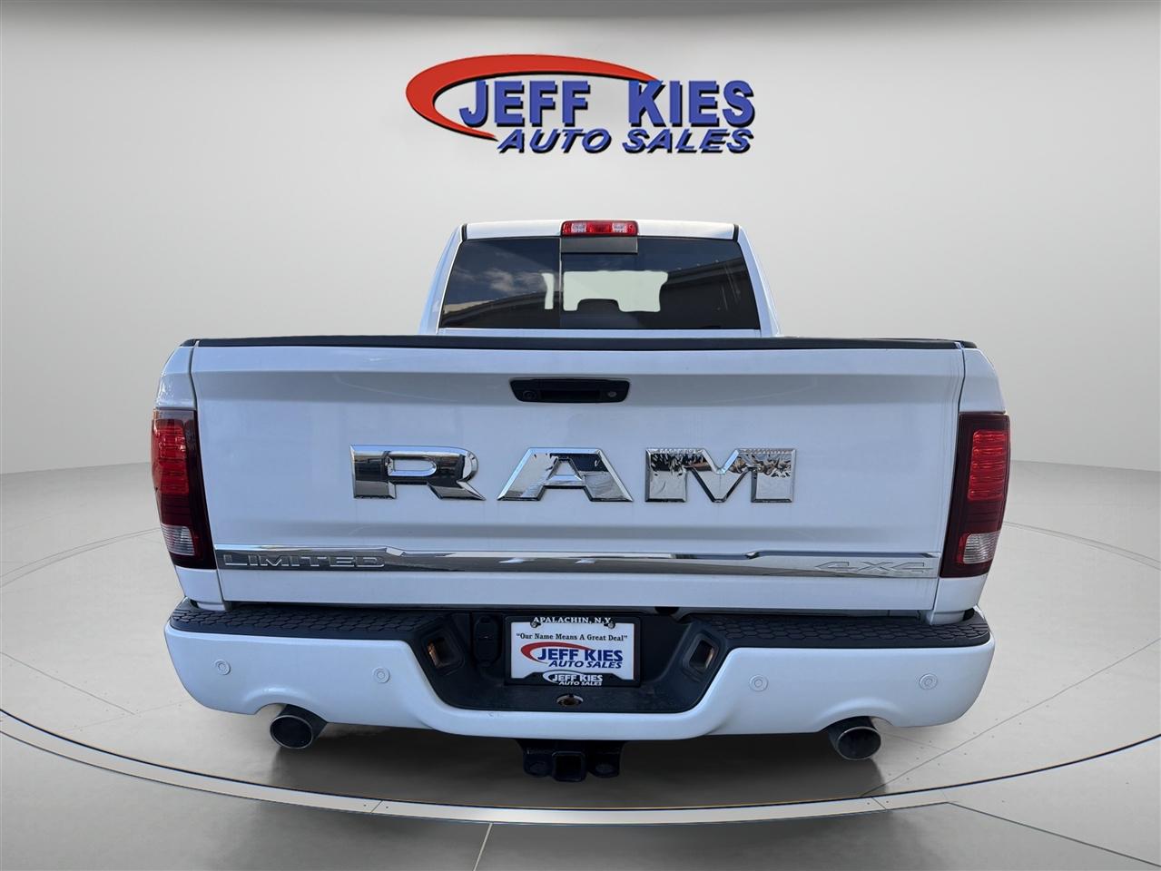 RAM 1500 4WD Crew Cab 149" Limited 2016
