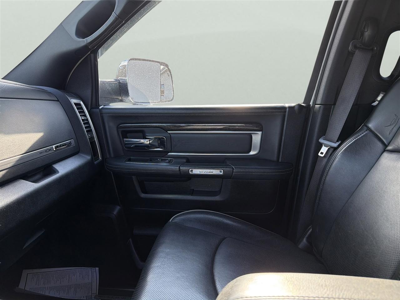 RAM 1500 4WD Crew Cab 149" Limited 2016