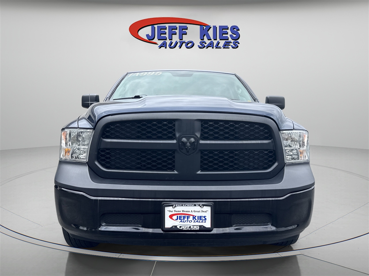 RAM 1500 Classic Tradesman 4x4 Quad Cab 6'4" Box 2019 RAM 1500 Classic Tradesman 4x4 Quad Cab 6'4" Box 2019