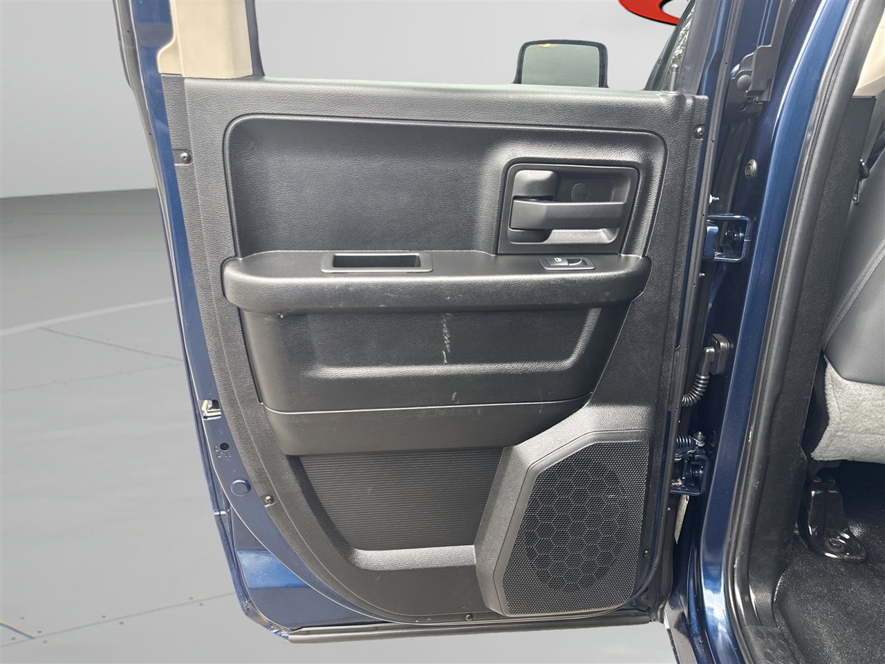 RAM 1500 Classic Tradesman 4x4 Quad Cab 6'4" Box 2019 RAM 1500 Classic Tradesman 4x4 Quad Cab 6'4" Box 2019