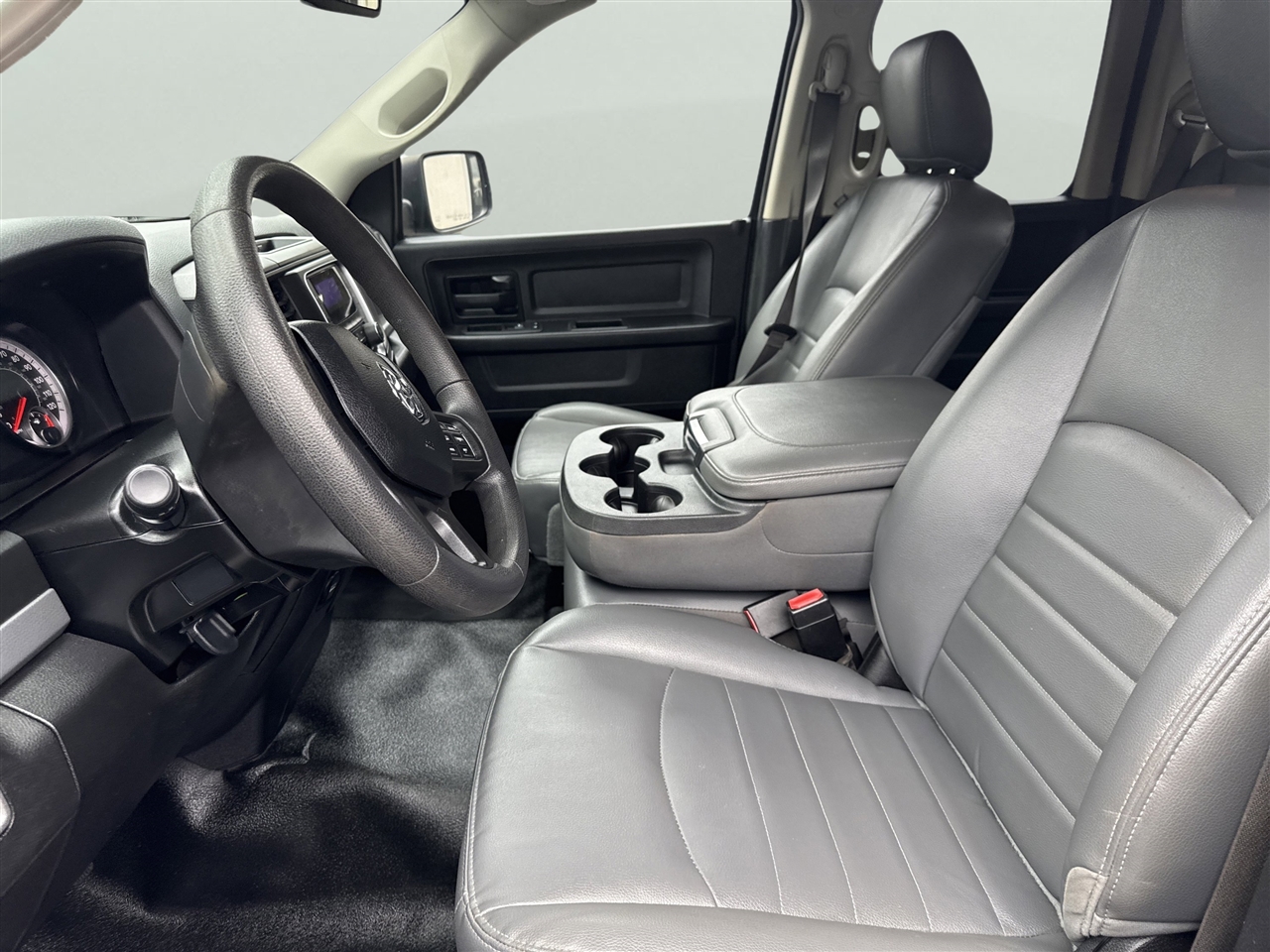 RAM 1500 Classic Tradesman 4x4 Quad Cab 6'4" Box 2019 RAM 1500 Classic Tradesman 4x4 Quad Cab 6'4" Box 2019