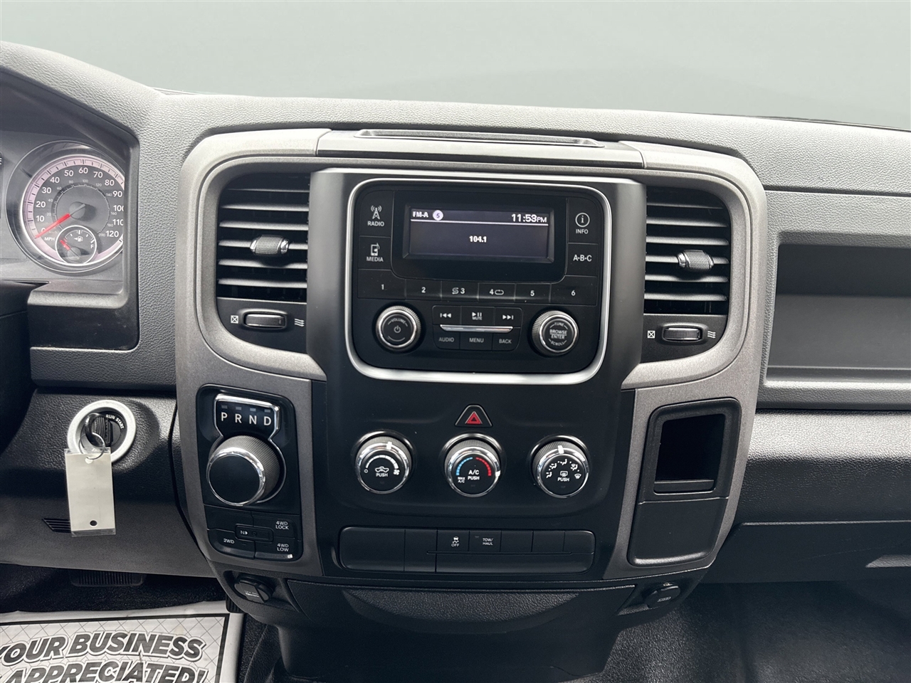 RAM 1500 Classic Tradesman 4x4 Quad Cab 6'4" Box 2019 RAM 1500 Classic Tradesman 4x4 Quad Cab 6'4" Box 2019