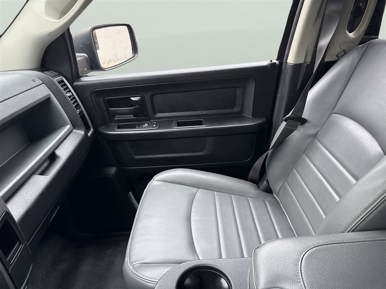 RAM 1500 Classic Tradesman 4x4 Quad Cab 6'4" Box 2019 RAM 1500 Classic Tradesman 4x4 Quad Cab 6'4" Box 2019