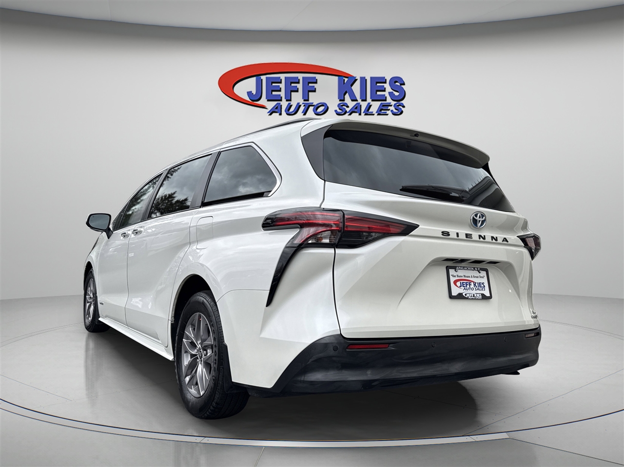 Toyota Sienna XLE FWD 8-Passenger (Natl) 2021 Toyota Sienna XLE FWD 8-Passenger (Natl) 2021