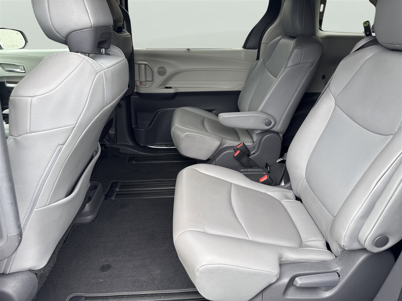 Toyota Sienna XLE FWD 8-Passenger (Natl) 2021 Toyota Sienna XLE FWD 8-Passenger (Natl) 2021