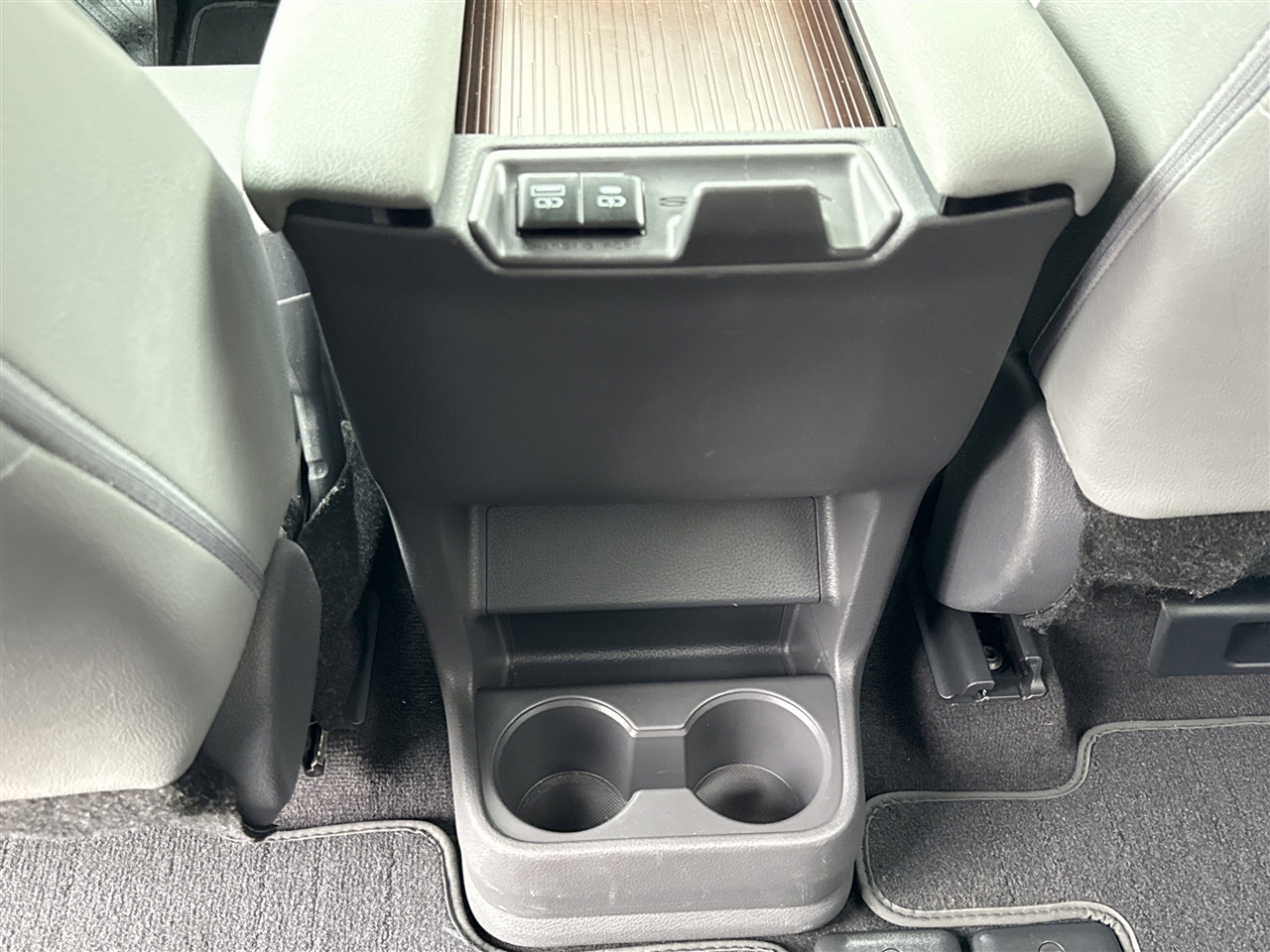 Toyota Sienna XLE FWD 8-Passenger (Natl) 2021 Toyota Sienna XLE FWD 8-Passenger (Natl) 2021