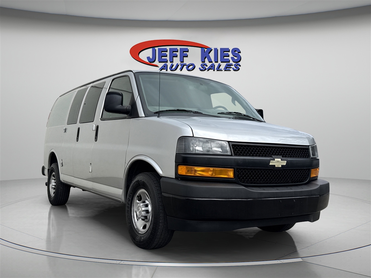 2018 Chevrolet Express Cargo Van photo 2