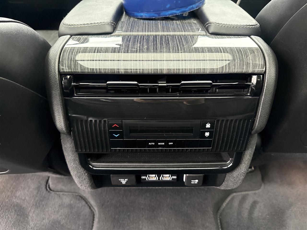 Jeep Wagoneer Series II 4x4 2022