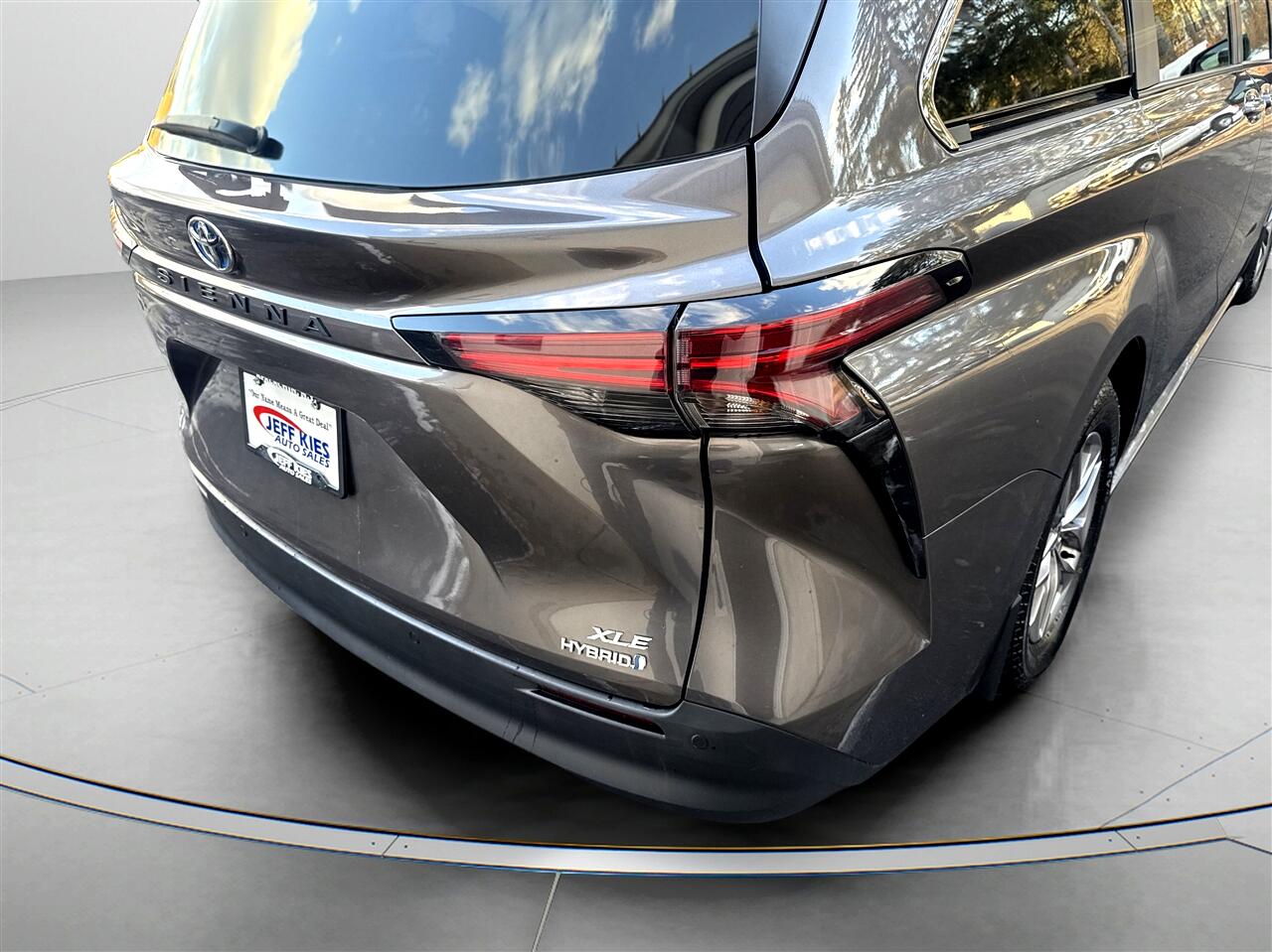 Toyota Sienna XLE AWD 7-Passenger (Natl) 2022