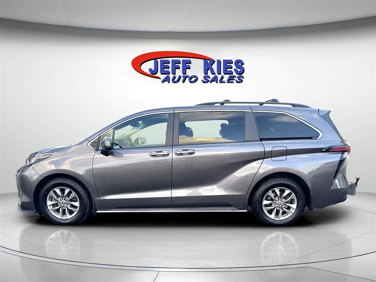 Toyota Sienna XLE AWD 7-Passenger (Natl) 2022