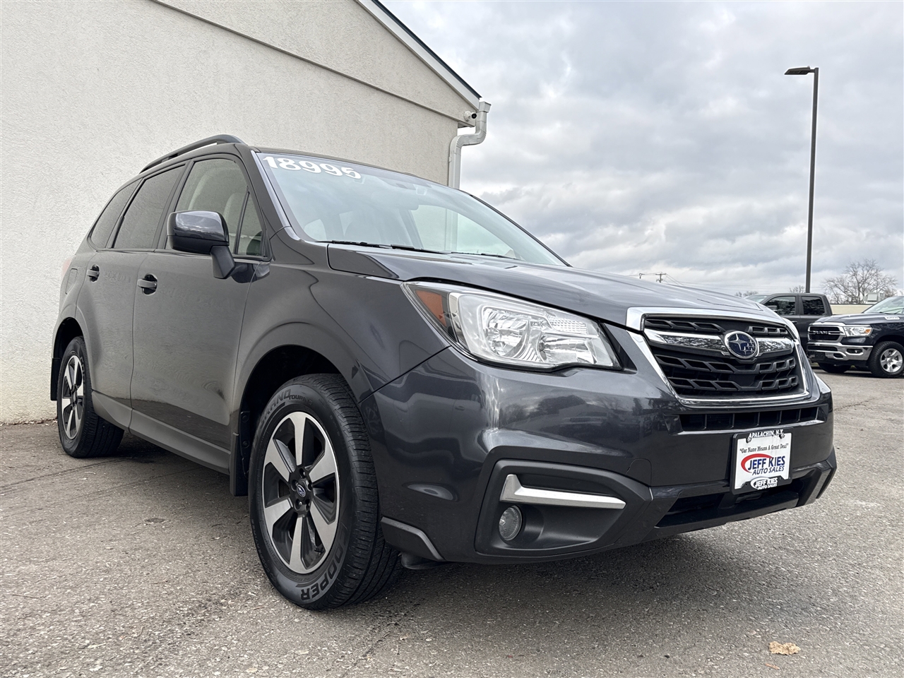 2018 Subaru Forester 2.5i Premium photo 2