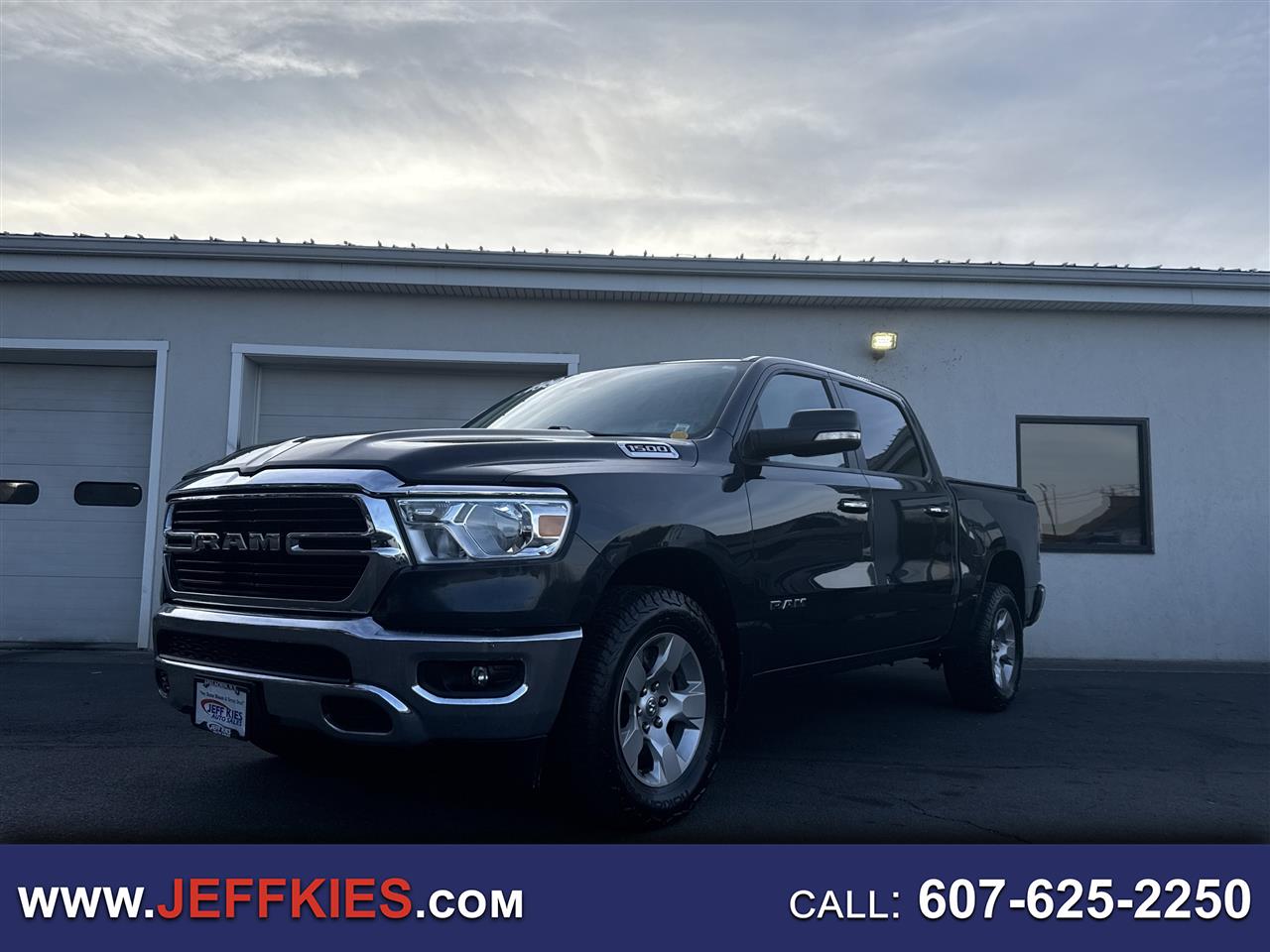 2020 RAM 1500 Big Horn 4x4 Crew Cab 5'7" Box