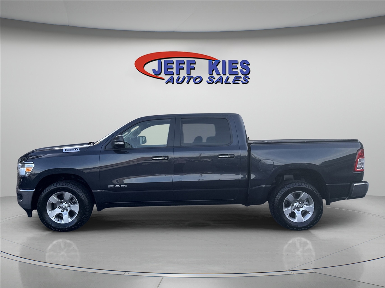 RAM 1500 Big Horn 4x4 Crew Cab 5'7" Box 2020
