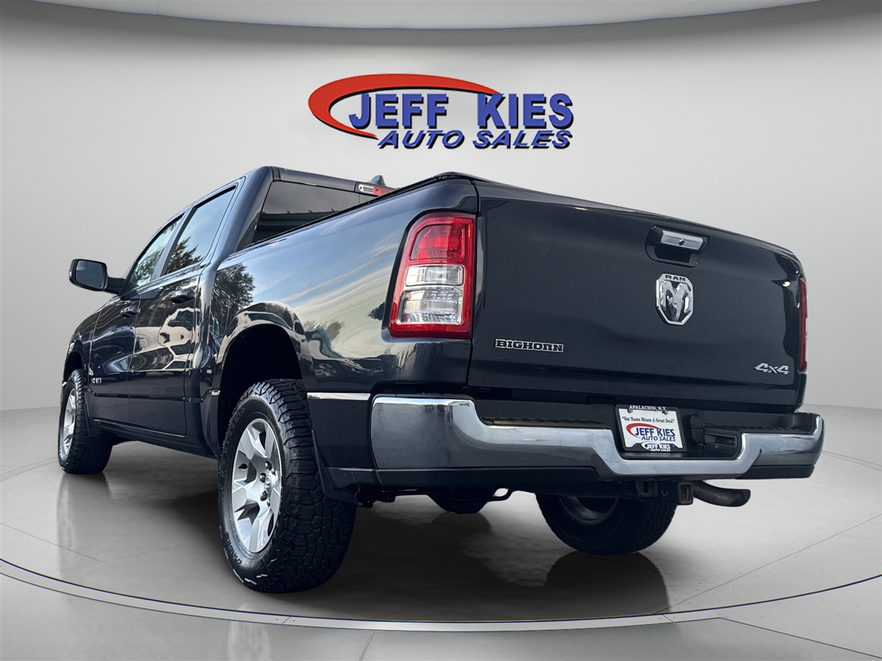 RAM 1500 Big Horn 4x4 Crew Cab 5'7" Box 2020
