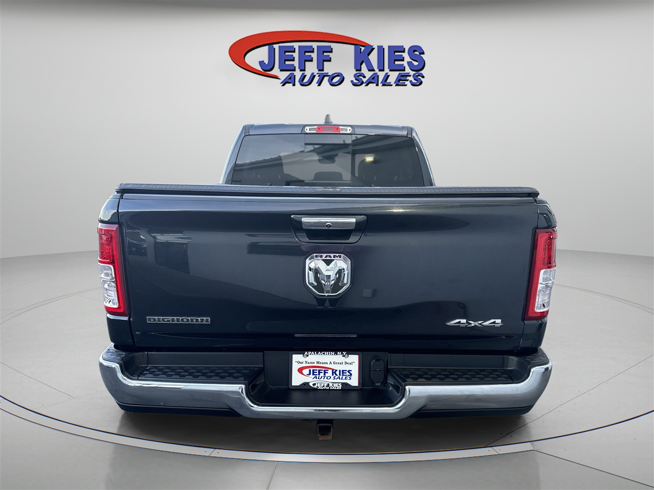 RAM 1500 Big Horn 4x4 Crew Cab 5'7" Box 2020