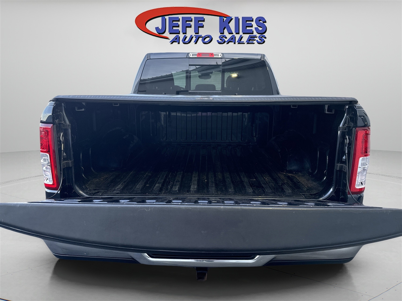 RAM 1500 Big Horn 4x4 Crew Cab 5'7" Box 2020