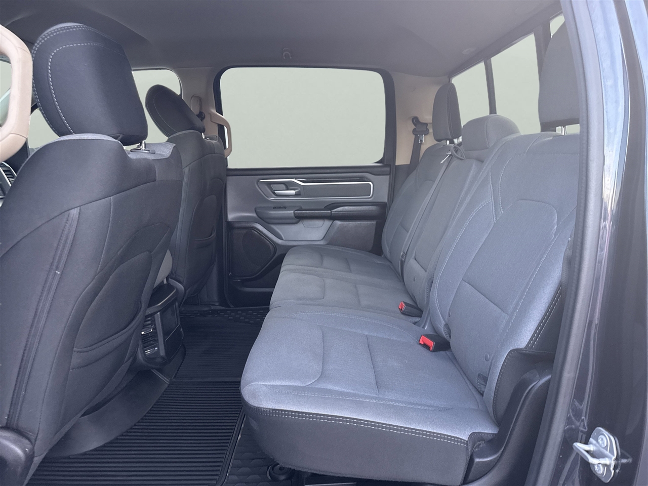 RAM 1500 Big Horn 4x4 Crew Cab 5'7" Box 2020