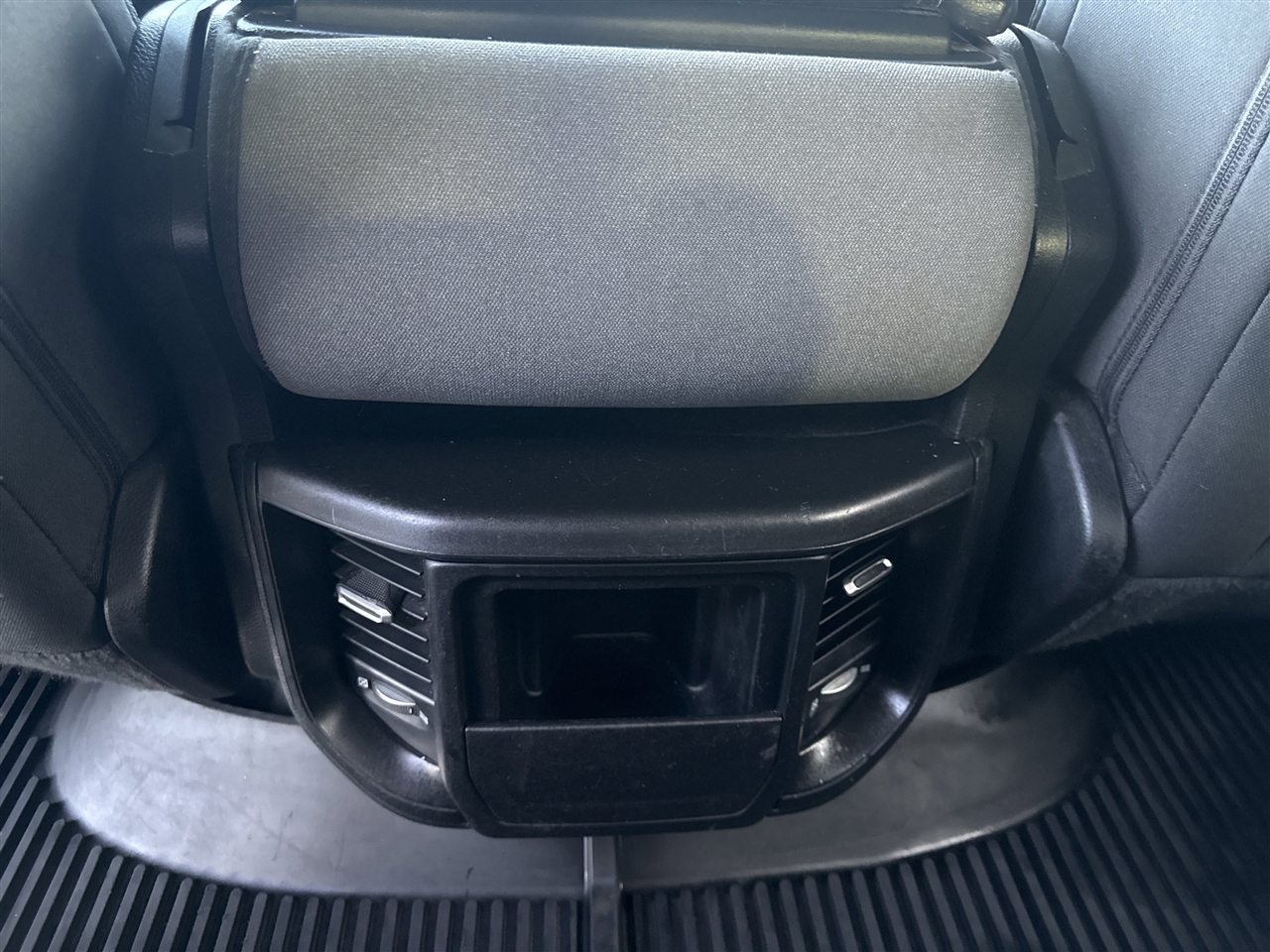 RAM 1500 Big Horn 4x4 Crew Cab 5'7" Box 2020