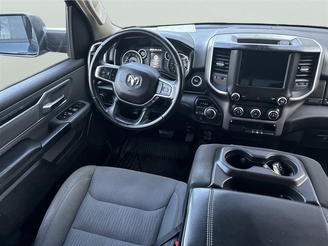 RAM 1500 Big Horn 4x4 Crew Cab 5'7" Box 2020