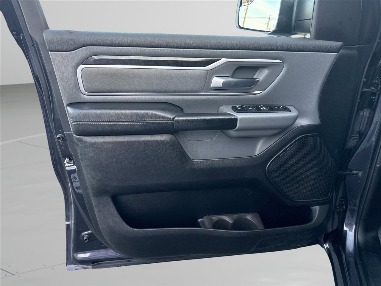 RAM 1500 Big Horn 4x4 Crew Cab 5'7" Box 2020