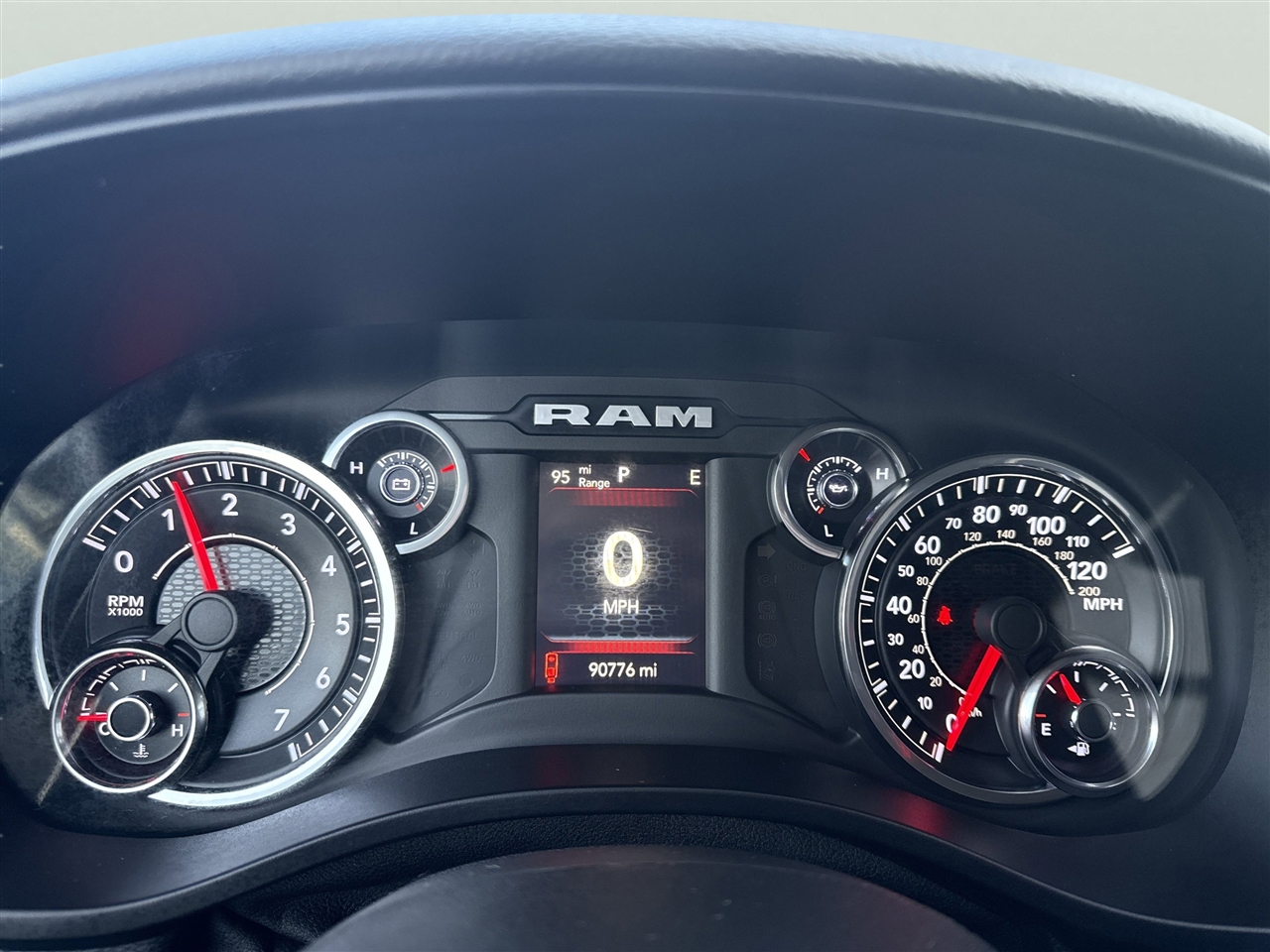 RAM 1500 Big Horn 4x4 Crew Cab 5'7" Box 2020