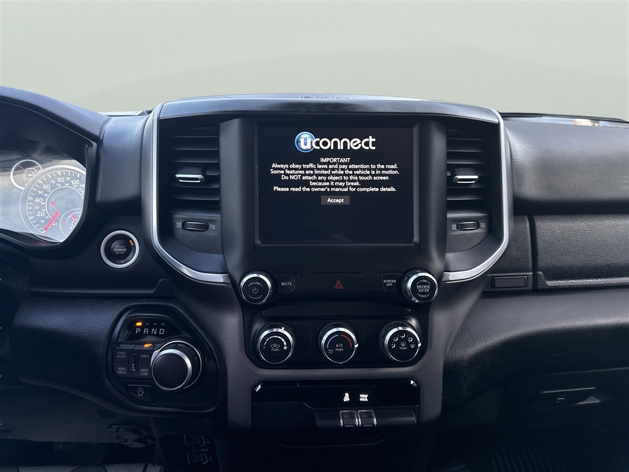 RAM 1500 Big Horn 4x4 Crew Cab 5'7" Box 2020