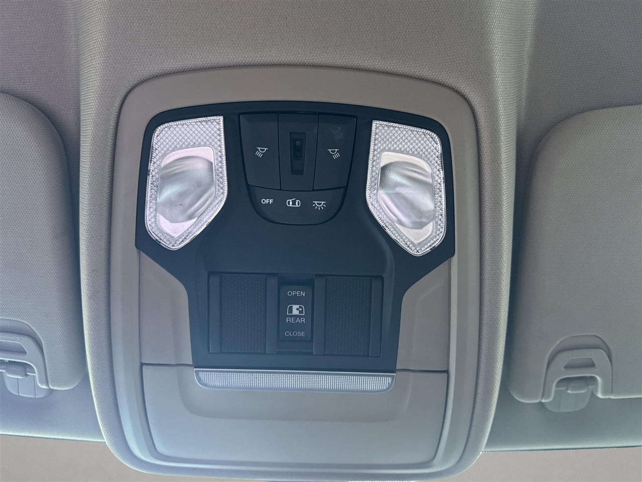 RAM 1500 Big Horn 4x4 Crew Cab 5'7" Box 2020