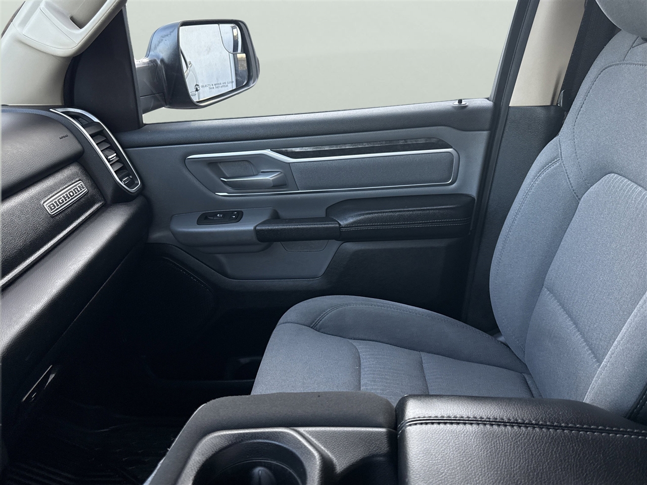 RAM 1500 Big Horn 4x4 Crew Cab 5'7" Box 2020