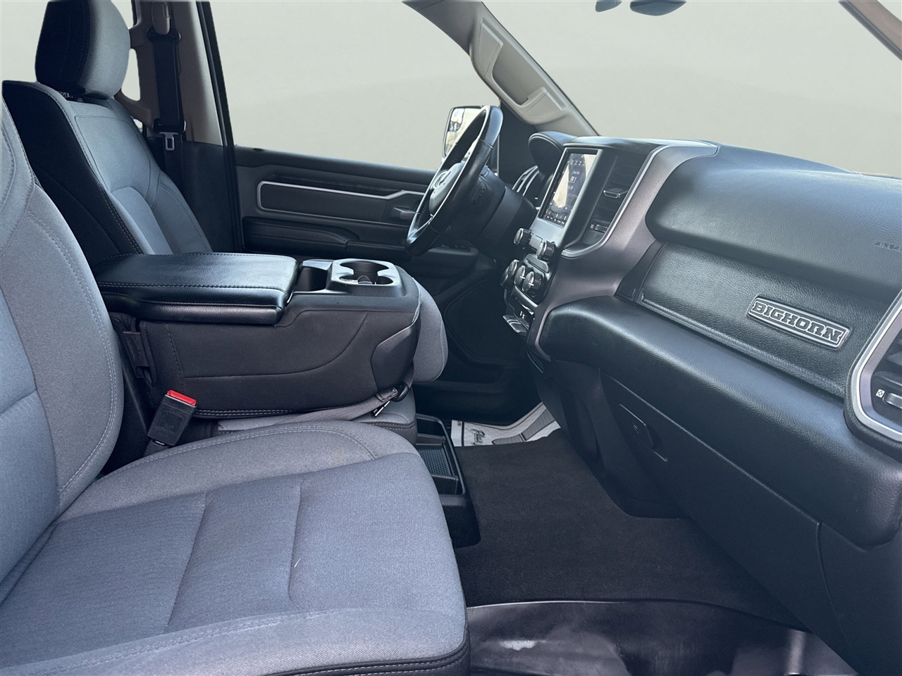 RAM 1500 Big Horn 4x4 Crew Cab 5'7" Box 2020