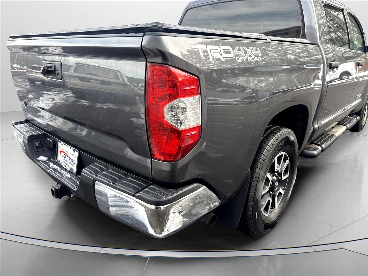 Toyota Tundra 4WD TRD Pro CrewMax 5.5' Bed 5.7L (Natl) 2017