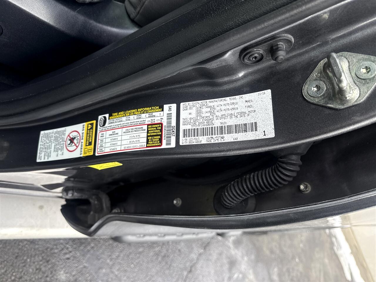 Toyota Tundra 4WD TRD Pro CrewMax 5.5' Bed 5.7L (Natl) 2017