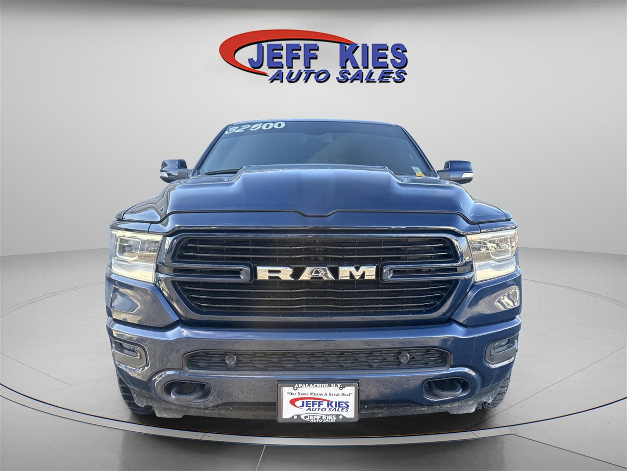 RAM 1500 Laramie 4x4 Crew Cab 5'7" Box 2020