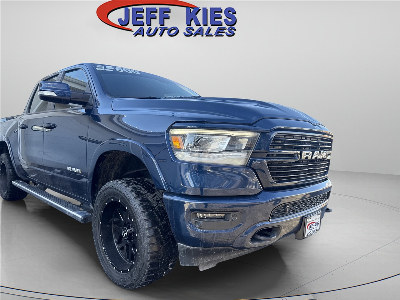 RAM 1500 Laramie 4x4 Crew Cab 5'7" Box 2020