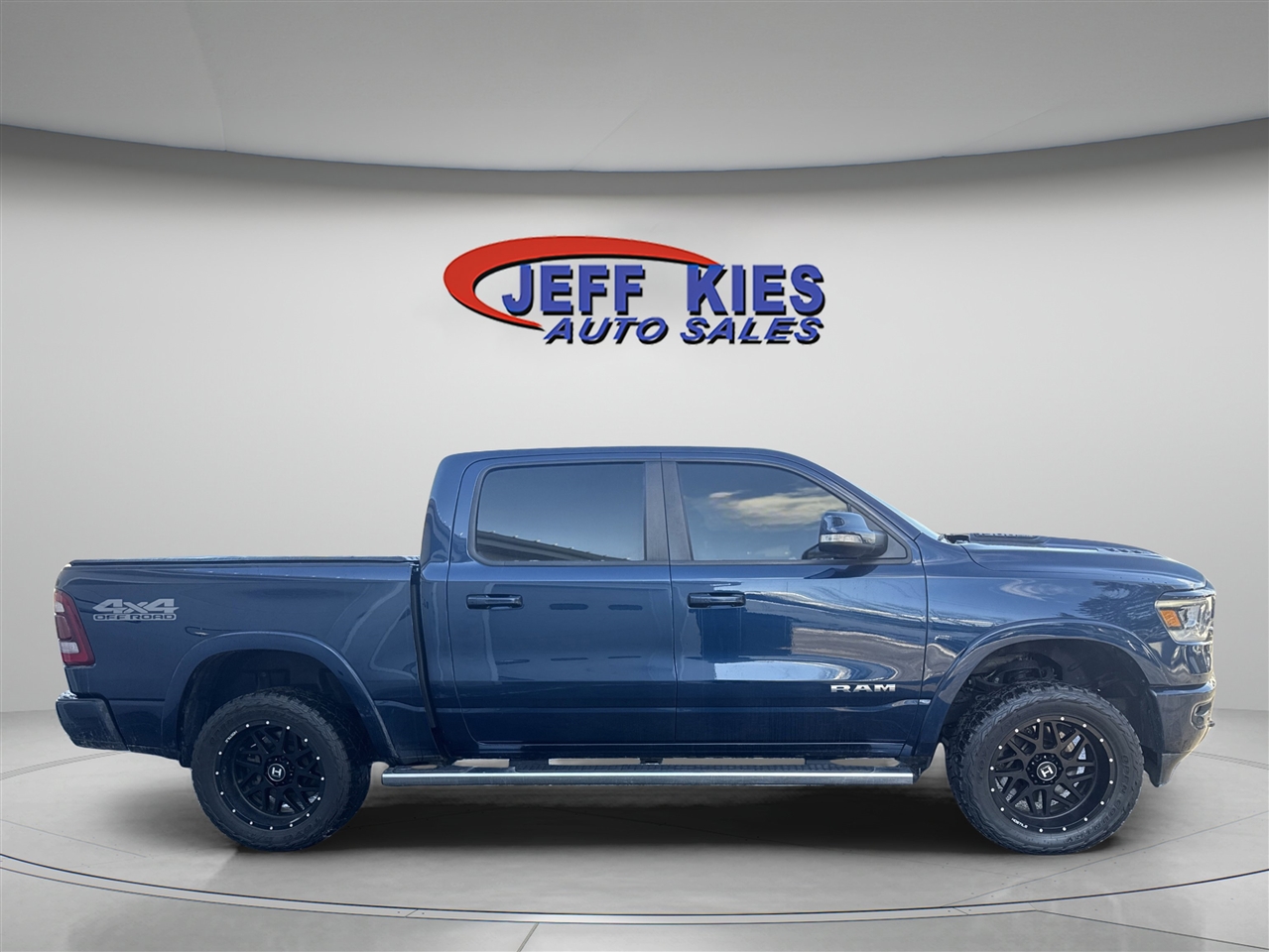 RAM 1500 Laramie 4x4 Crew Cab 5'7" Box 2020