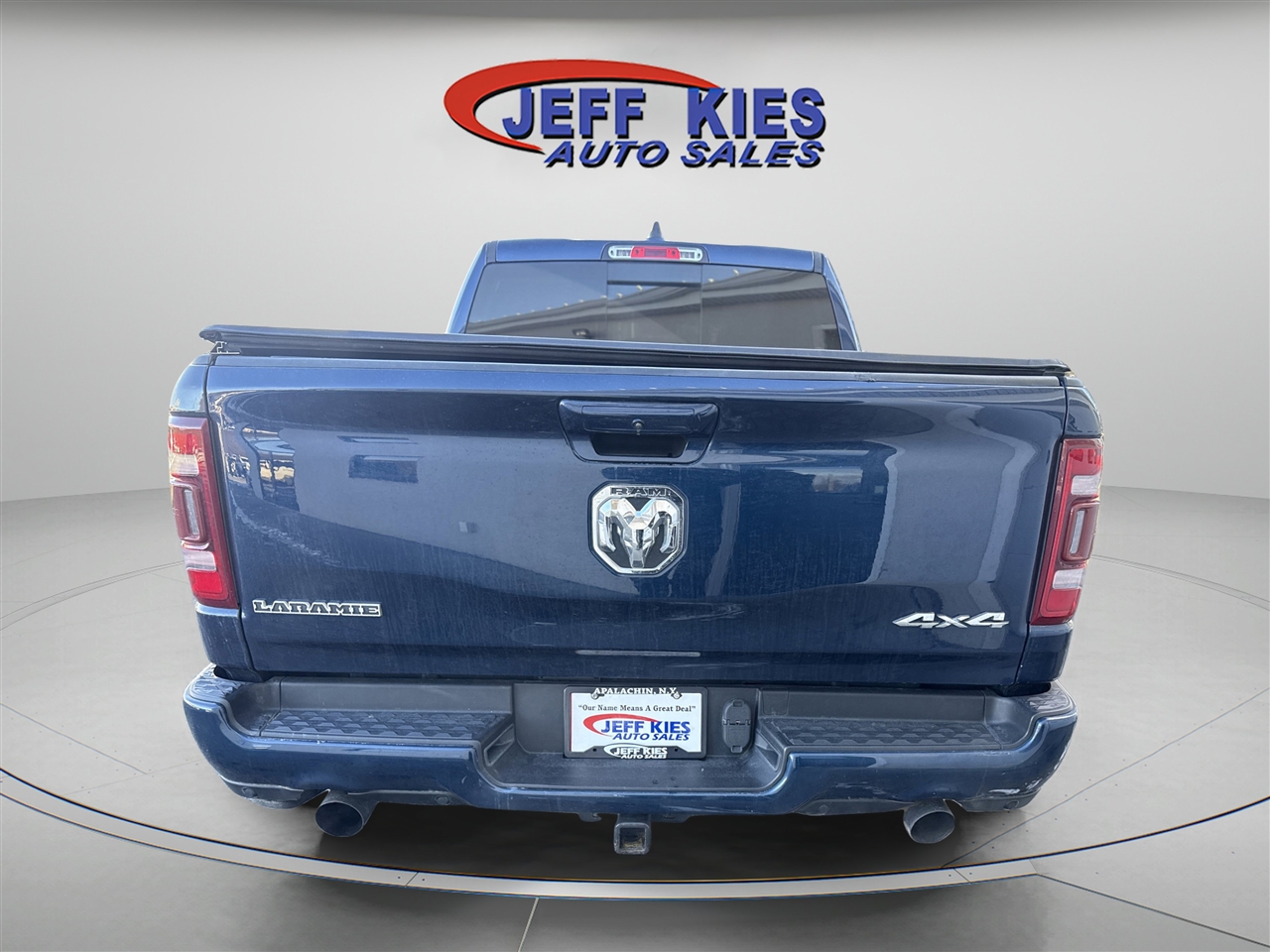 RAM 1500 Laramie 4x4 Crew Cab 5'7" Box 2020