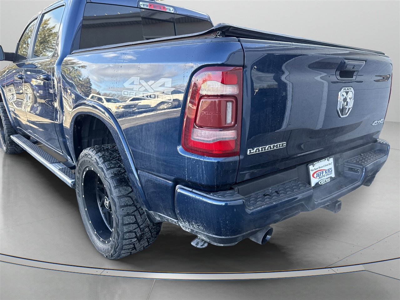 RAM 1500 Laramie 4x4 Crew Cab 5'7" Box 2020