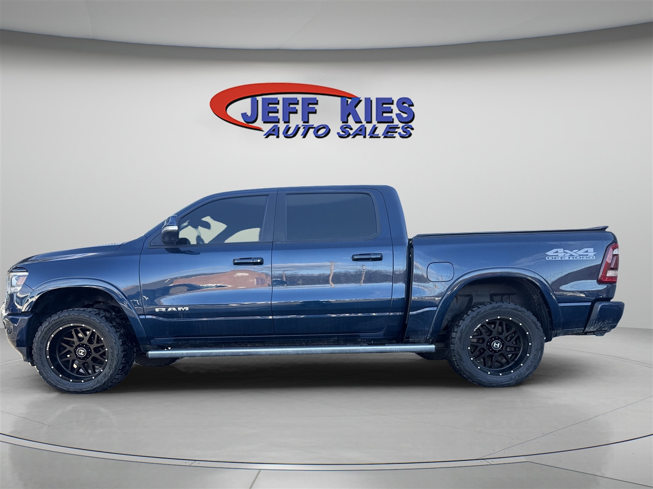 RAM 1500 Laramie 4x4 Crew Cab 5'7" Box 2020