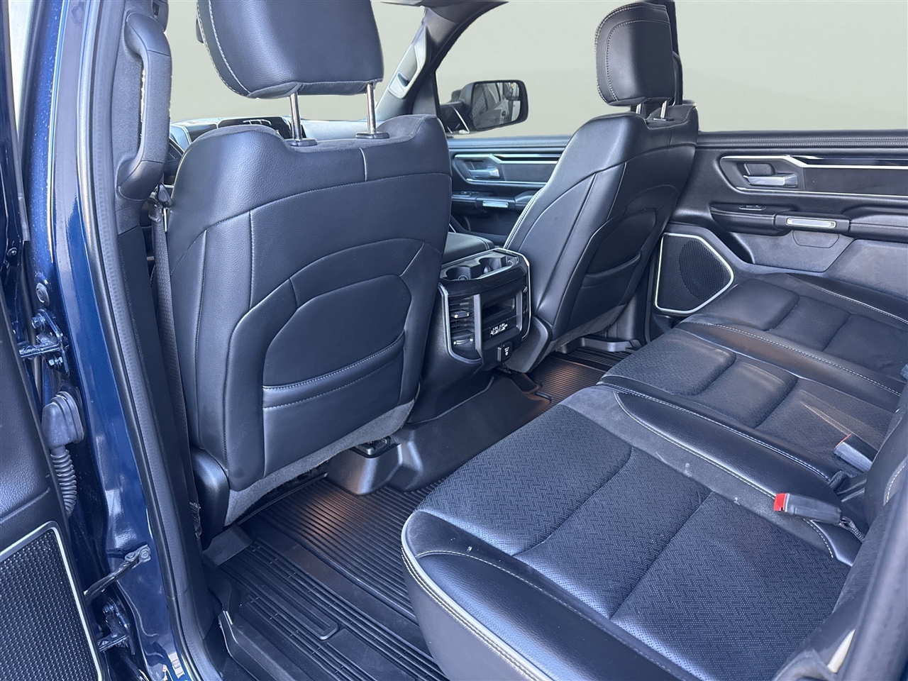 RAM 1500 Laramie 4x4 Crew Cab 5'7" Box 2020