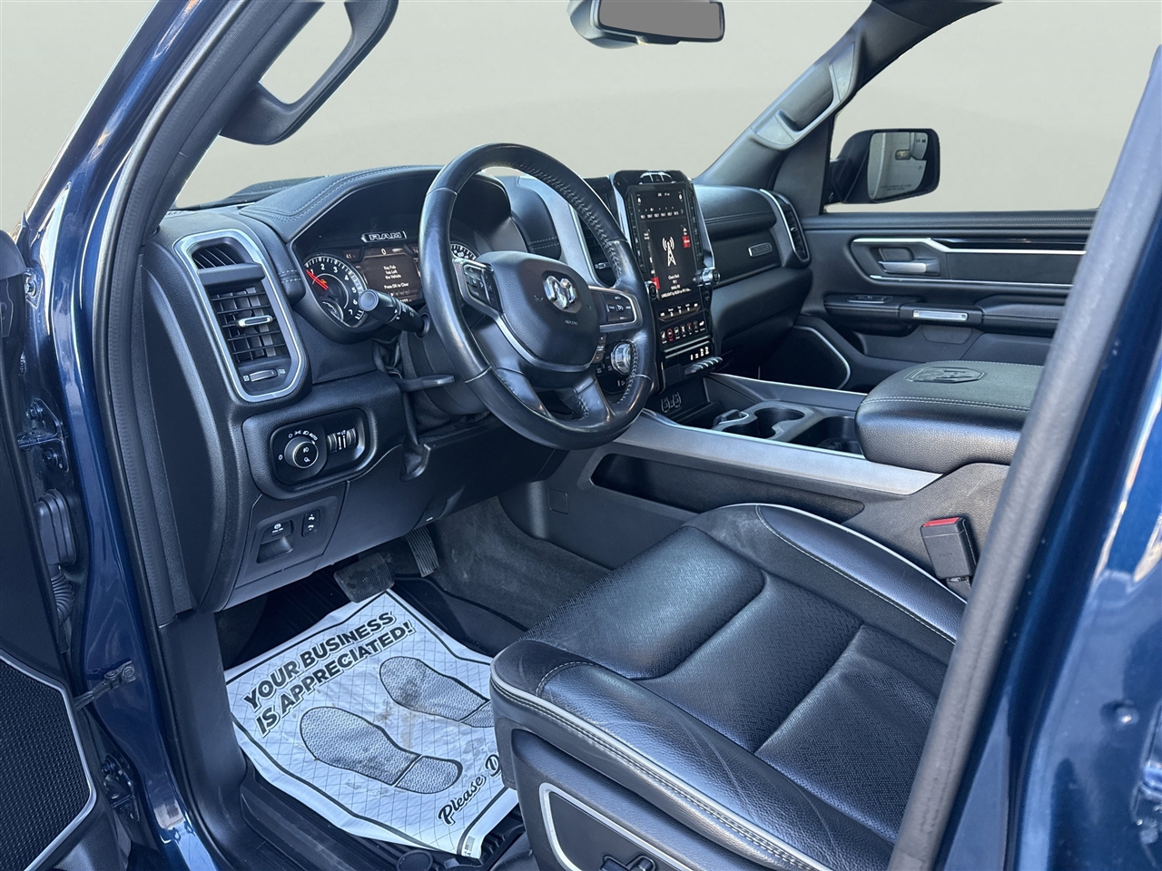 RAM 1500 Laramie 4x4 Crew Cab 5'7" Box 2020