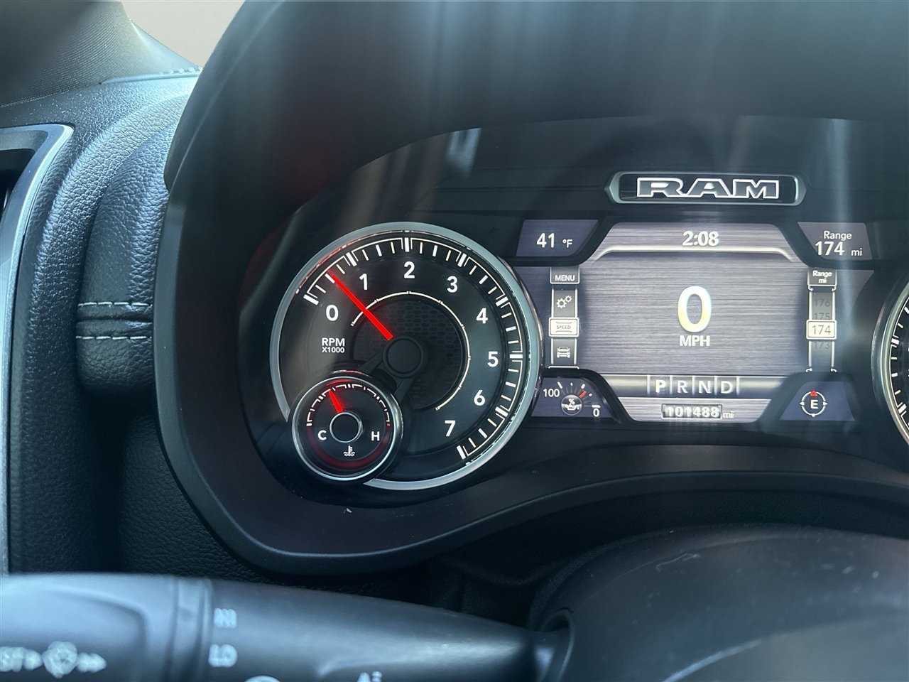 RAM 1500 Laramie 4x4 Crew Cab 5'7" Box 2020