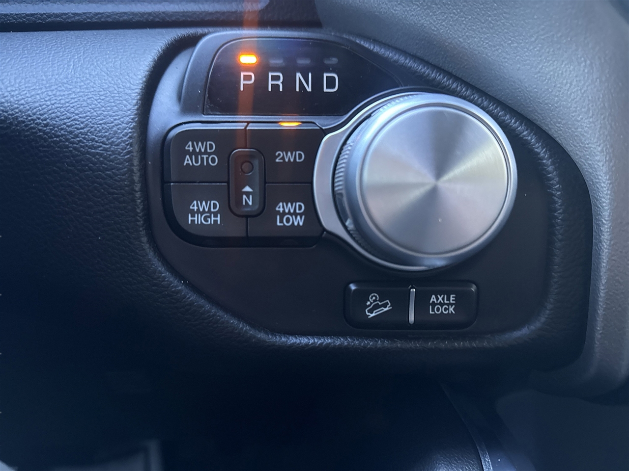 RAM 1500 Laramie 4x4 Crew Cab 5'7" Box 2020