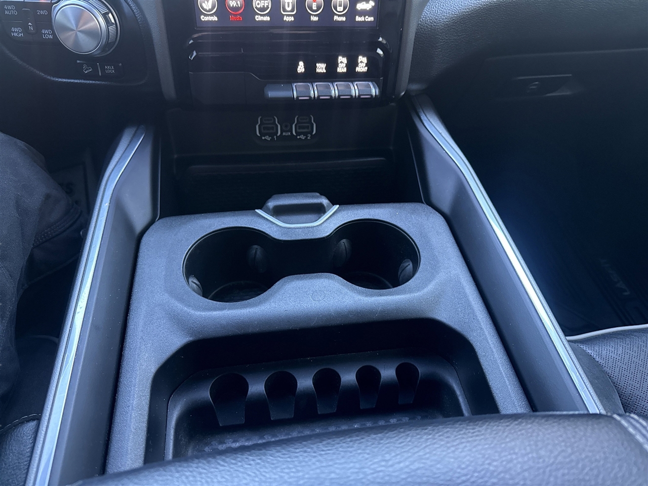 RAM 1500 Laramie 4x4 Crew Cab 5'7" Box 2020