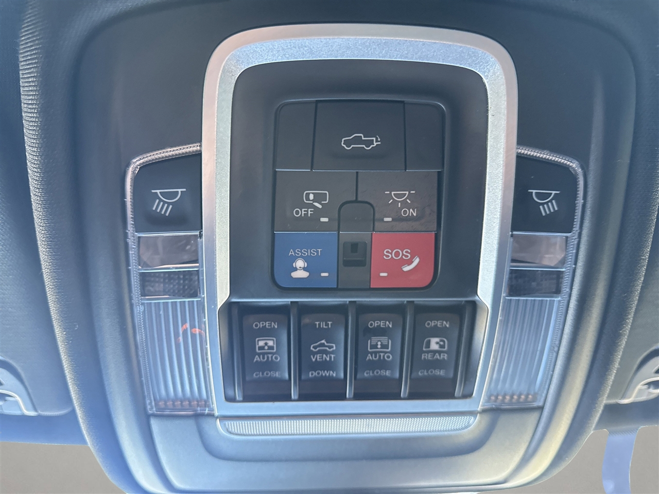 RAM 1500 Laramie 4x4 Crew Cab 5'7" Box 2020